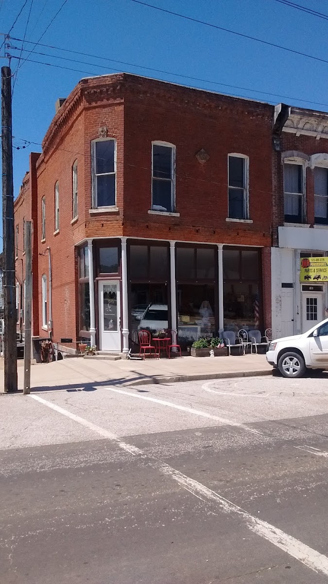 Nan's Tea Room And Antiques